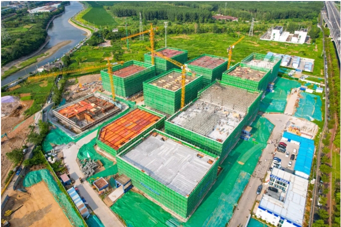 浦仪公路旁，，竖起工业新地标